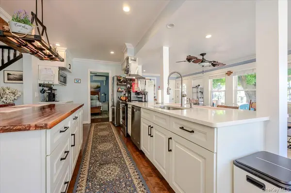 48 W 3rd ST, Freeport, NY 11520