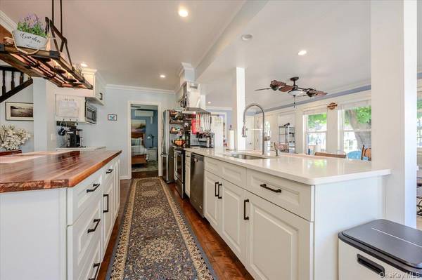 48 W 3rd ST, Freeport, NY 11520