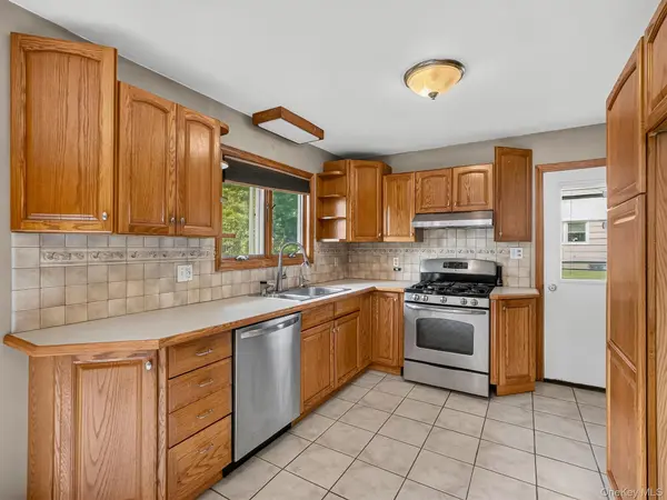 12 Elmwood DR, New City, NY 10956