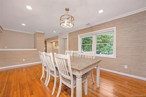 15 Dewey RD, Commack, NY 11725
