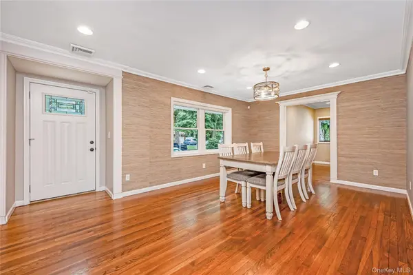 15 Dewey RD, Commack, NY 11725