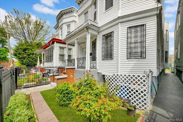 681 E 243rd ST, Bronx, NY 10470