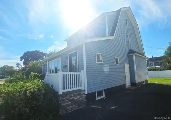 20 Laurel RD, Lindenhurst, NY 11757