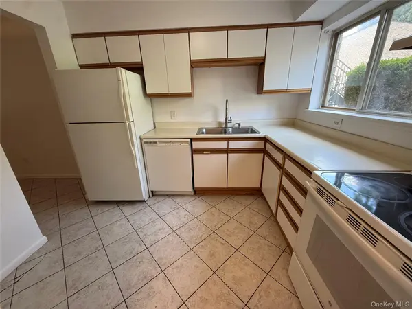 26 Cooper RD #810, Poughkeepsie, NY 12603
