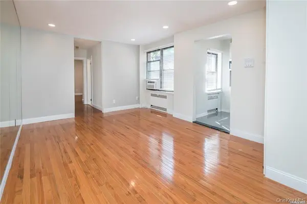 7 Bond ST #3B, Great Neck, NY 11021