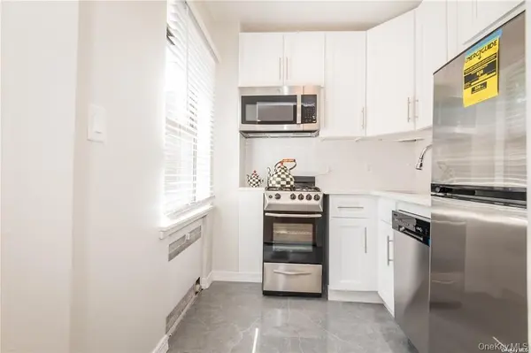 7 Bond ST #3B, Great Neck, NY 11021