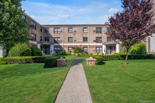 2 W Mill DR #1B, Great Neck, NY 11021