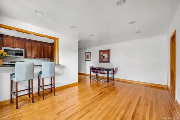 2 W Mill DR #1B, Great Neck, NY 11021