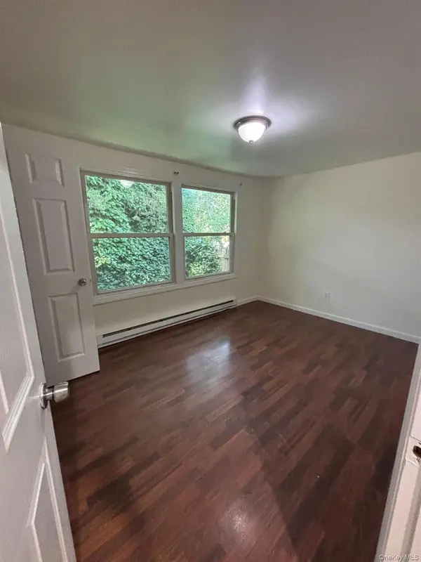 141 Huguenot DR, Mastic Beach, NY 11951