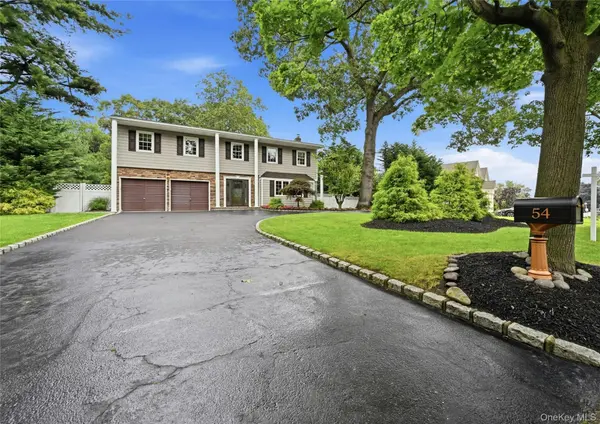 54 Twin Oaks DR, Kings Park, NY 11754