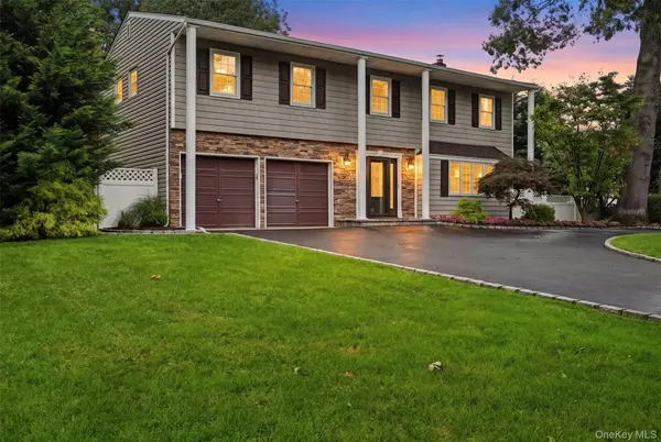 54 Twin Oaks DR, Kings Park, NY 11754