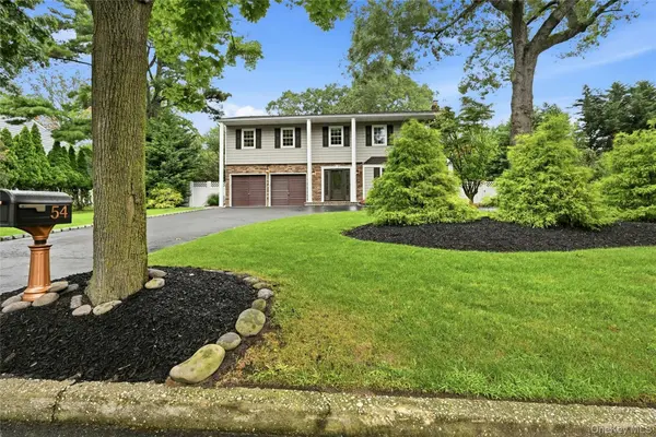 54 Twin Oaks DR, Kings Park, NY 11754