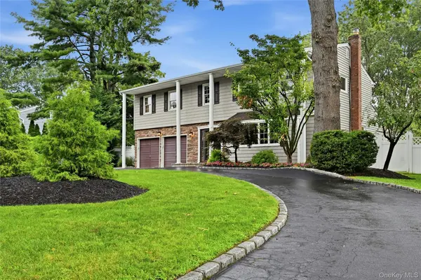 54 Twin Oaks DR, Kings Park, NY 11754