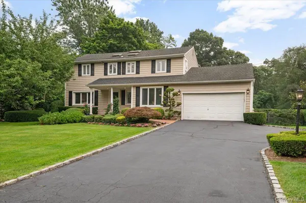 35 Bucknell DR, Plainview, NY 11803