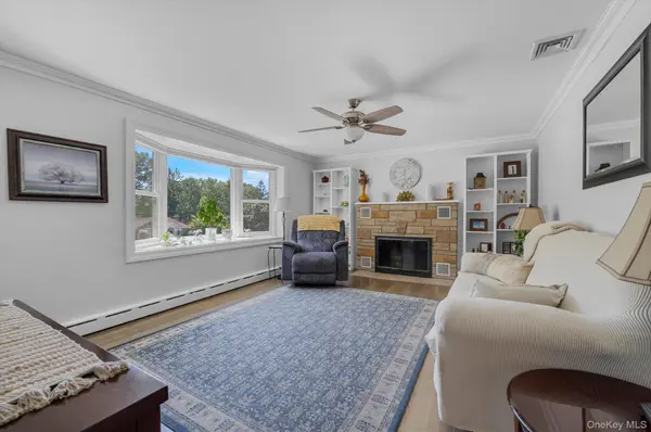 3 Carlson CT, Kings Park, NY 11754