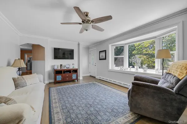 3 Carlson CT, Kings Park, NY 11754