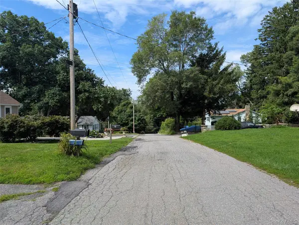 13 Lowell RD, Carmel, NY 10512