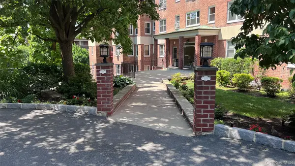 290 Collins AVE #4C, Fleetwood, NY 10552