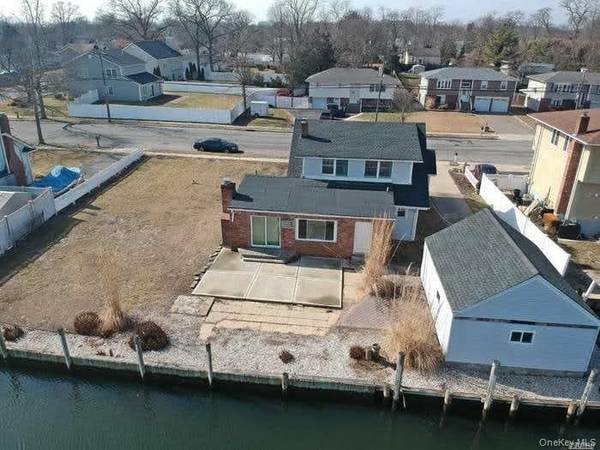 370 Clocks BLVD, Massapequa, NY 11758