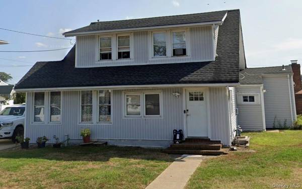 370 Clocks BLVD, Massapequa, NY 11758