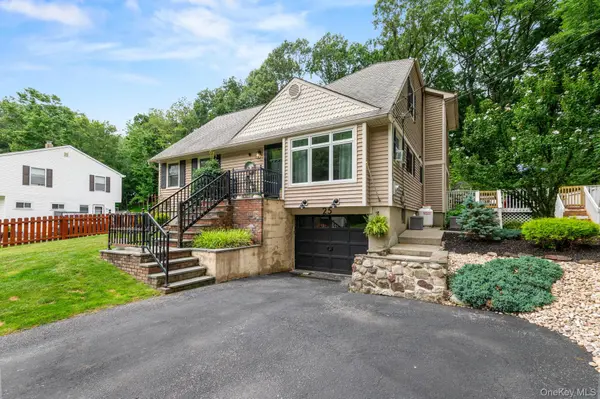 25 Birchwood DR, Highland Mills, NY 10930