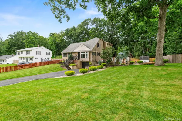 25 Birchwood DR, Highland Mills, NY 10930