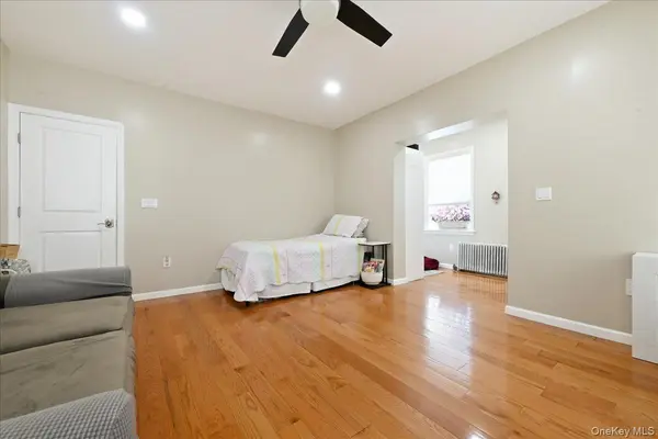 547 N 11th ST, New Hyde Park, NY 11040