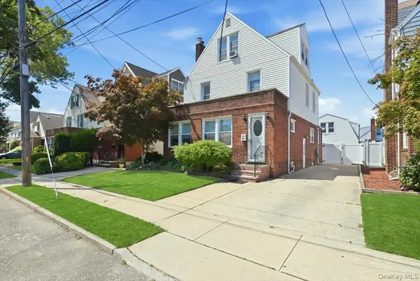 547 N 11th ST, New Hyde Park, NY 11040