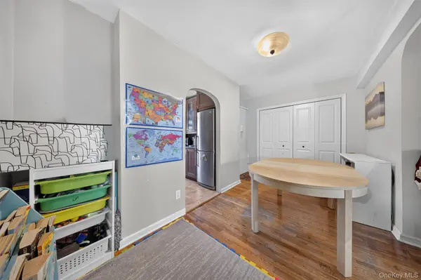 215-43 48th Ave #3E, Bayside, NY 11361