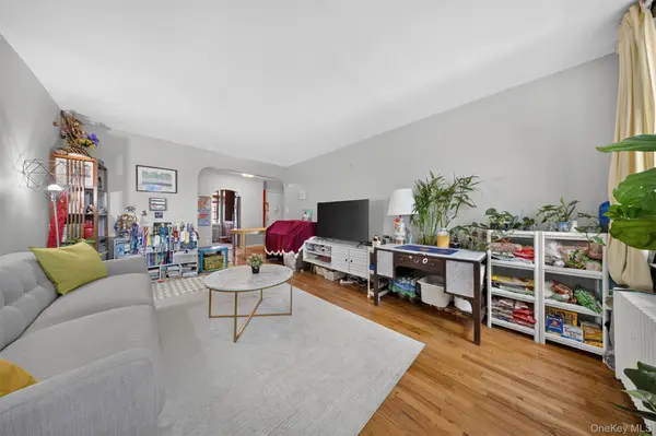 215-43 48th Ave #3E, Bayside, NY 11361