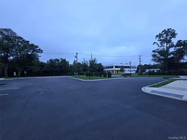 400 Townline RD, Hauppauge, NY 11788