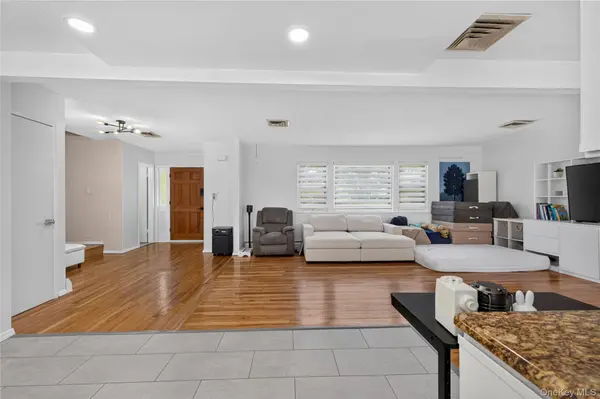 1171 Carlls Straight PATH, Dix Hills, NY 11746