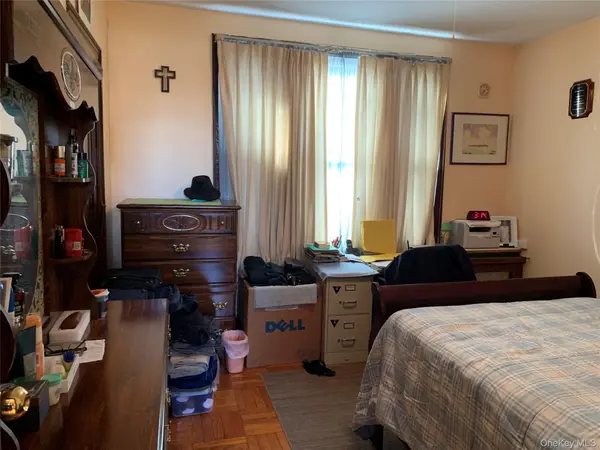 2564 Paulding AVE, Bronx, NY 10469