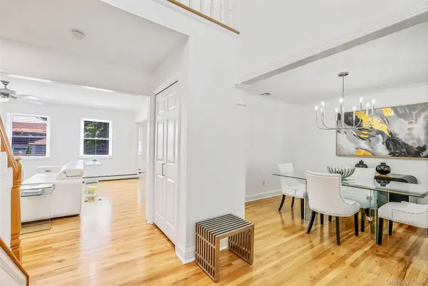 15 Cedar LN, East Patchogue, NY 11772