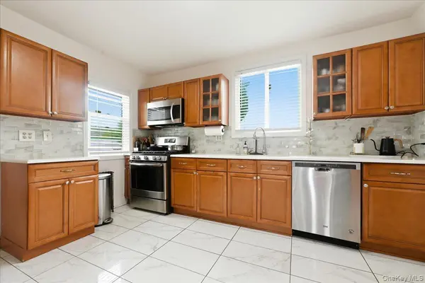 351 Hewlett Pkwy, Hewlett, NY 11557