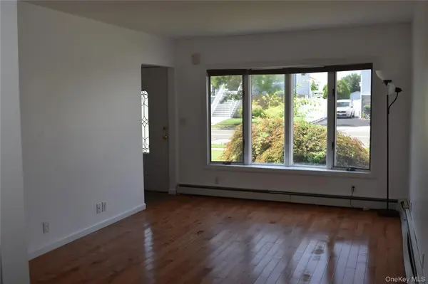253 Forest AVE, Massapequa, NY 11758