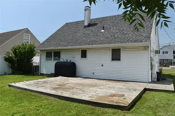 253 Forest AVE, Massapequa, NY 11758