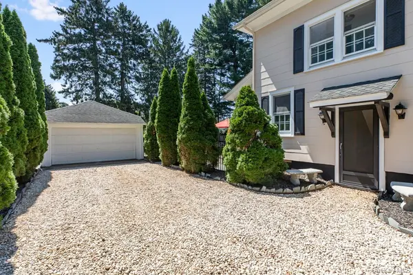 22 Ketewamoke AVE, Babylon, NY 11702