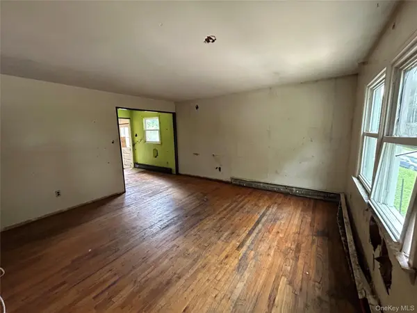 142 New York AVE, Sound Beach, NY 11789