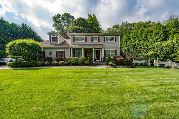 14 Breeze Hill RD, Northport, NY 11768