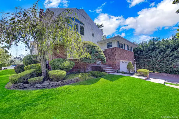 491 Boulevard PL, Garden City, NY 11530