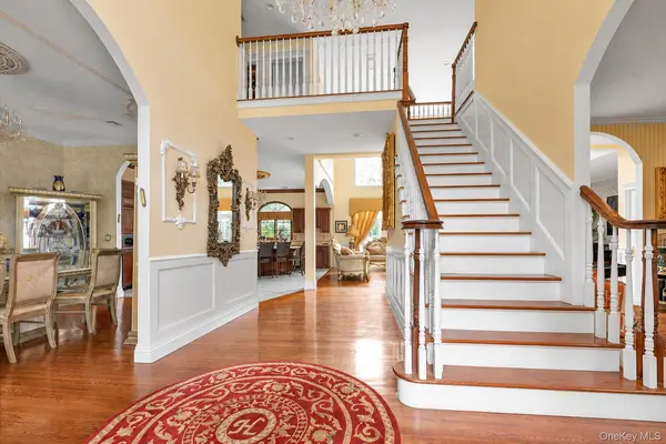 65 Threepence DR, Melville, NY 11747