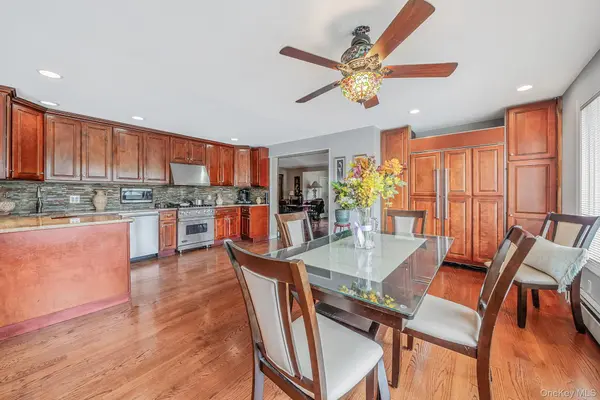 64 Mowbray AVE, Bay Shore, NY 11706