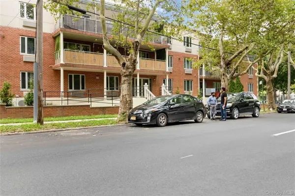 6434 Grand Central Pkwy #1E, Forest Hills, NY 11375