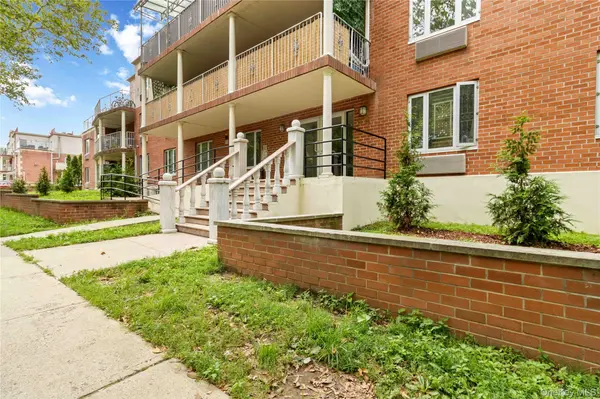 6434 Grand Central Pkwy #1E, Forest Hills, NY 11375