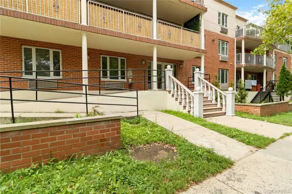 6434 Grand Central Pkwy #1E, Forest Hills, NY 11375