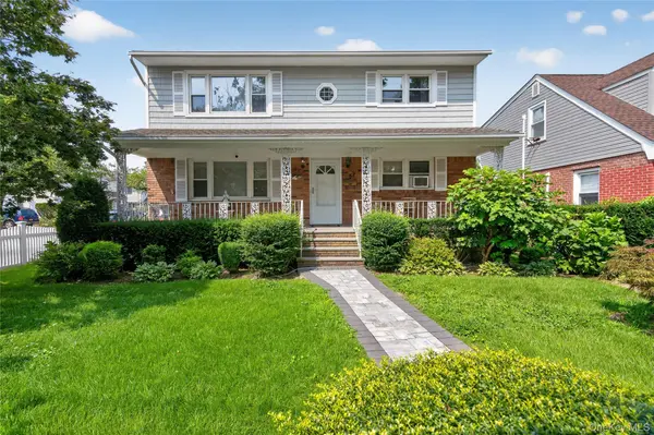 59 S Grand ST, Westbury, NY 11590