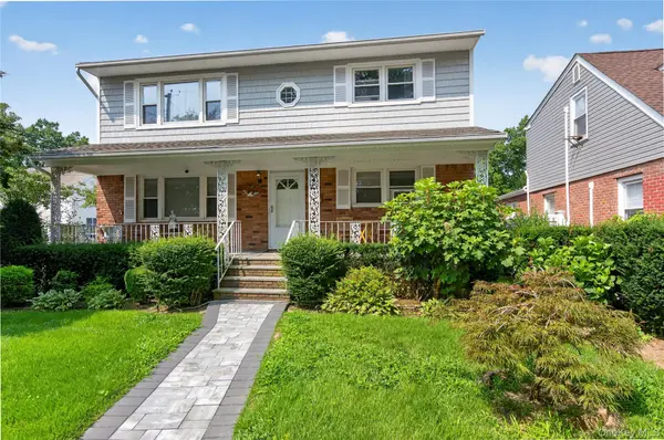 59 S Grand ST, Westbury, NY 11590