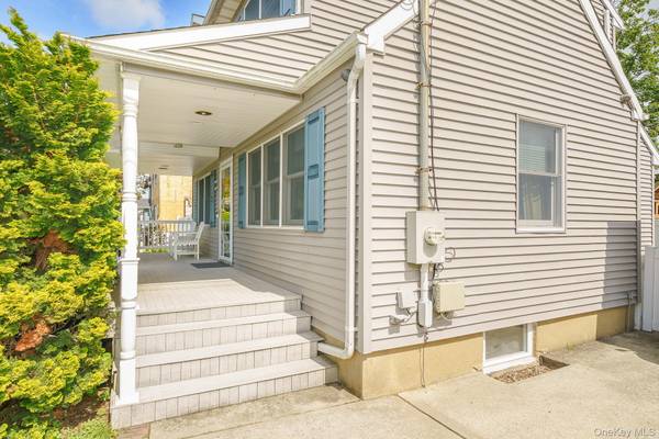 219 Leonard ST, North Bellmore, NY 11710