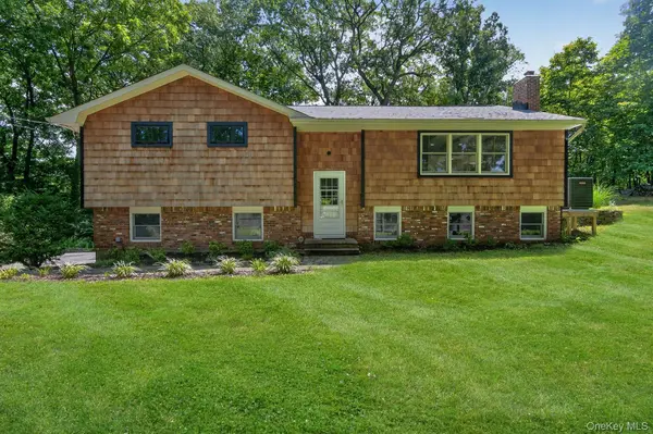 6A Rochester CT, Huntington, NY 11743